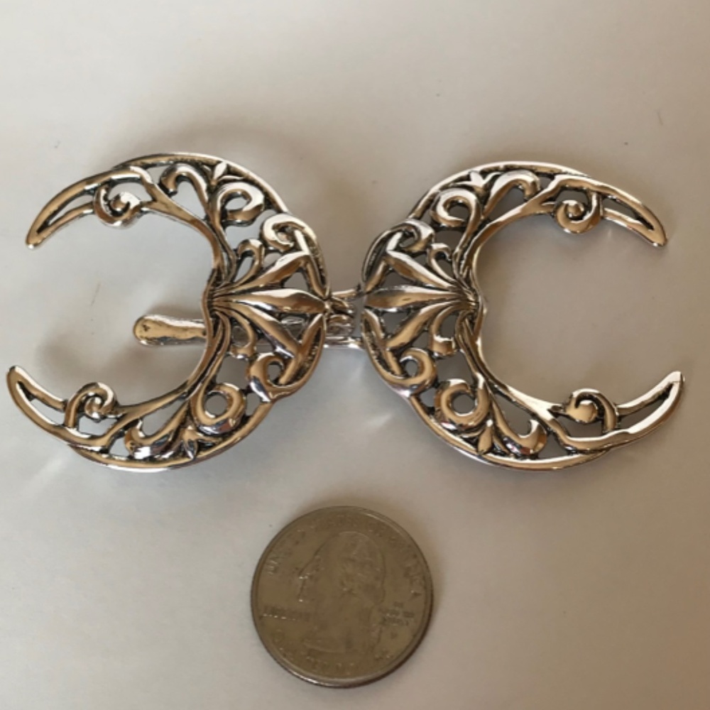 Moon cloak clasp in silver
